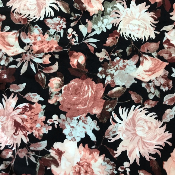🎉HP🎉 🌸Floral Pencil Skirt 🌸 - Picture 4 of 8